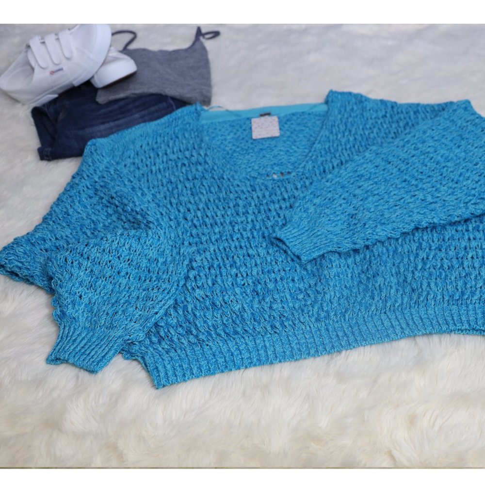 Final Sale! Free People Coconut V-neck Sweater - Pristine Blue Size XL - Picture 2 of 9